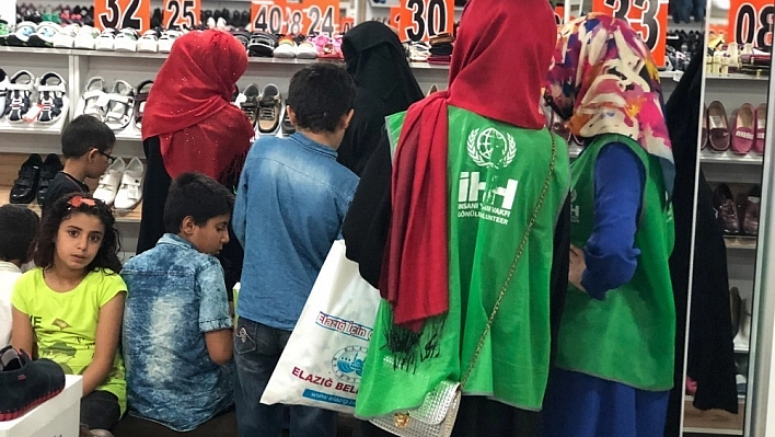 İHH Tarafından 200 Çocuğa Bayramlık