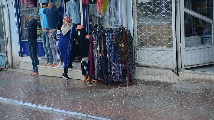 Darende'de dolu yağışı etkili oldu 