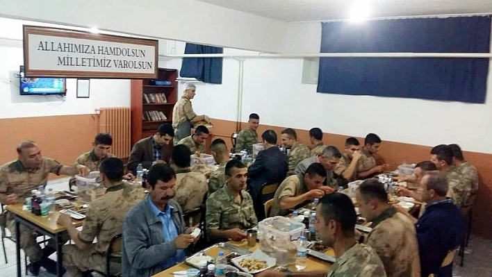 Kaymakam Kazez, Mehmetçiği ziyaret etti 