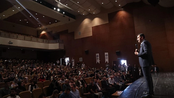 Bakan Tüfenkci, gençlerle buluştu 