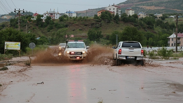 Tunceli'de sağanak etkili oldu 