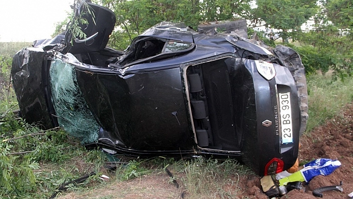 Elazığ'da otomobil şarampole uçtu: 4 yaralı 