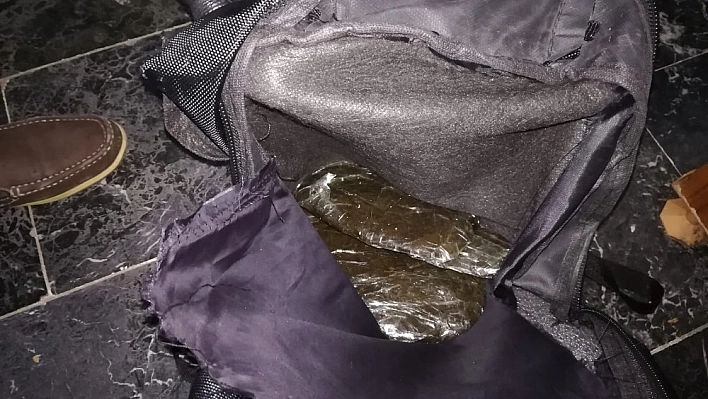 İran'lı 2 şüpheli  5,5 kilo esrarla yakalandı