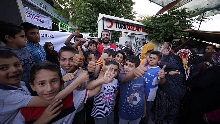 Kızılay'dan iftar 
