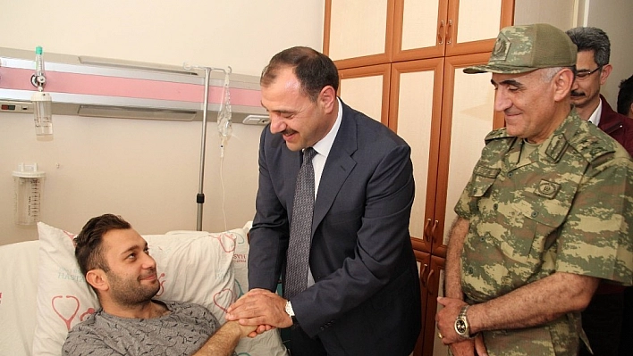 Vali Kaldırım, yaralı Mehmetçiği ziyaret etti 