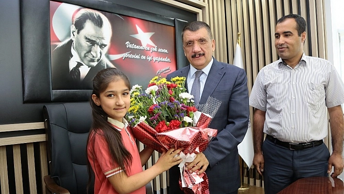 Başkan Gürkan öğrenciler ile bir araya geldi 