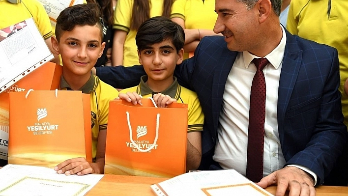 Çınar, öğrencilerin karne heyecanına ortak oldu 