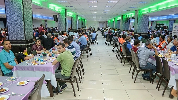 Gürkan, belediye çalışanları ile iftarda bir araya geldi 