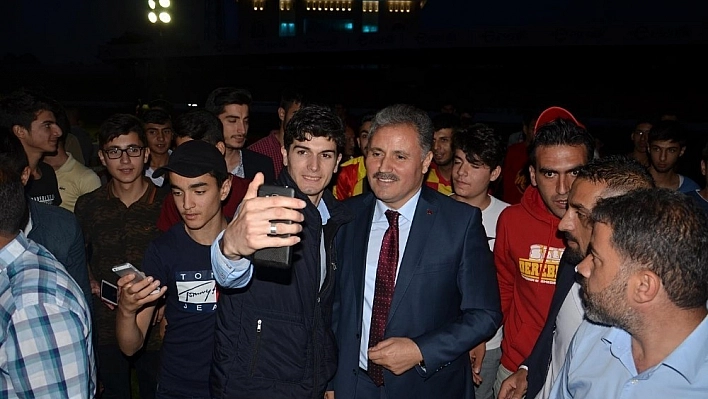 AK Parti'de seçim gezileri sürüyor 
