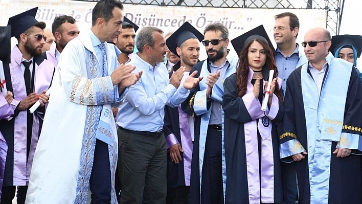 Tunceli'de bin 500 öğrenciye mezuniyet töreni 