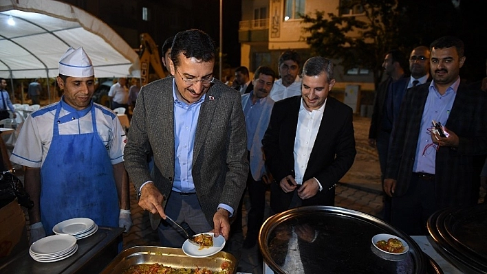 Bakan Tüfenkci belediye çalışanlarıyla sahurdu buluştu 