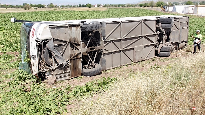 Elazığ'da yolcu otobüsü devrildi: 4 yaralı 