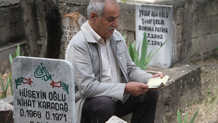 Elazığ'da arefe günü mezarlıklar ziyaretçilerle doldu 