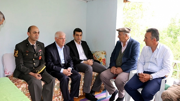 Kaymakam Özdemir'den şehit ailelerine ziyaret 