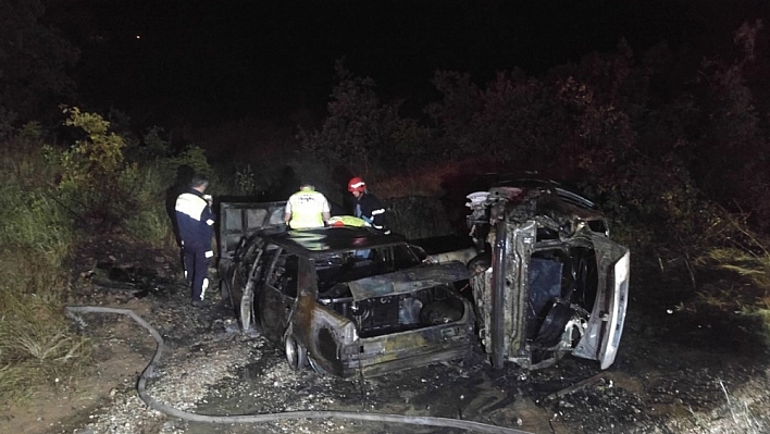 Tunceli'de kaza sonrası iki araç yandı, 4 kişi yaralandı 