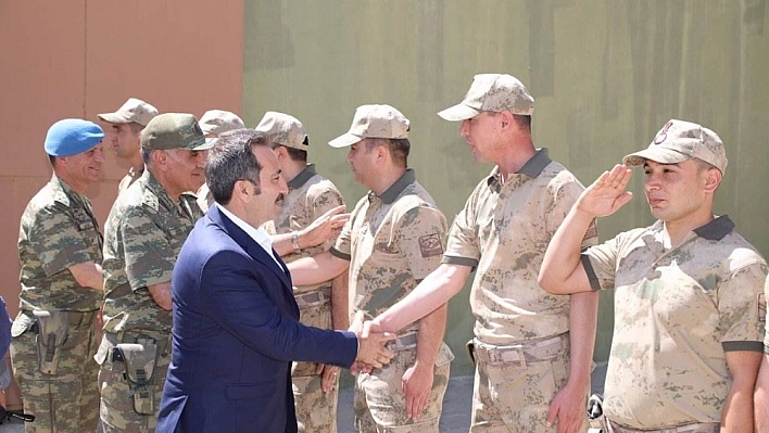 Vali Mantı, Mehmetçikle bir araya geldi 