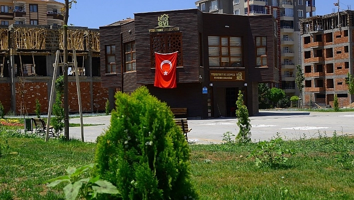 Yeşilyurt'ta kitap okumanın adresi Fethi Gemuhluoğlu Bilgi Evi 