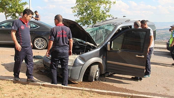 Elazığ'da iki ayrı kaza:4 yaralı 