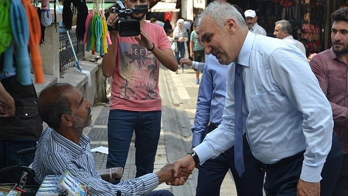 AK Partili adaylar esnaf ziyaretlerinde 