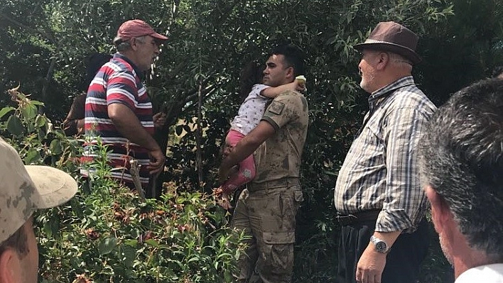 Kayıp olan küçük kızı, jandarma ekipleri buldu