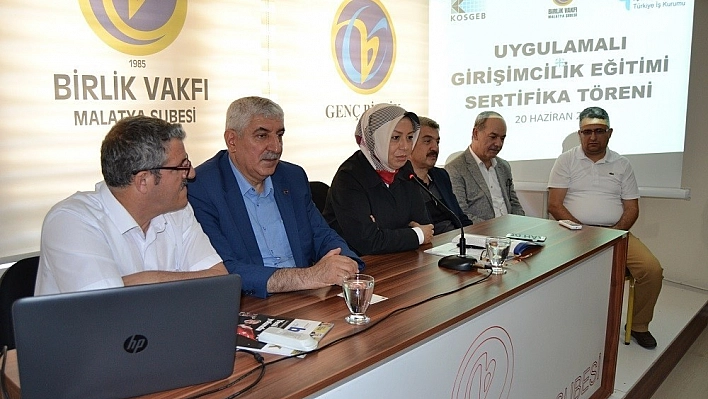 Girişimcilik Kursunu bitirenlere sertifikaları verildi 