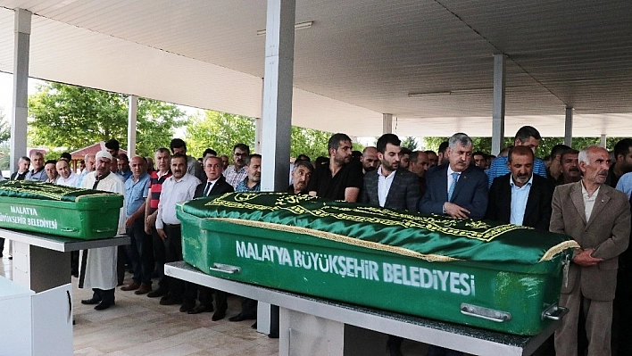 Kazada ölen genç öğretmen ve babası son yolculuğuna uğurlandı 