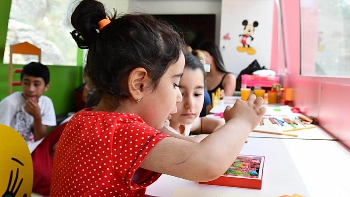 Şehit öğretmenin adı verilen gezici okul öğrencilerle buluştu 