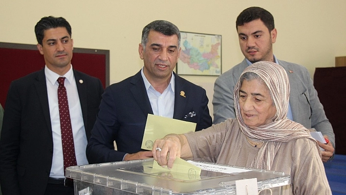 CHP, 41 yıl sonra ilk vekilini çıkardı
