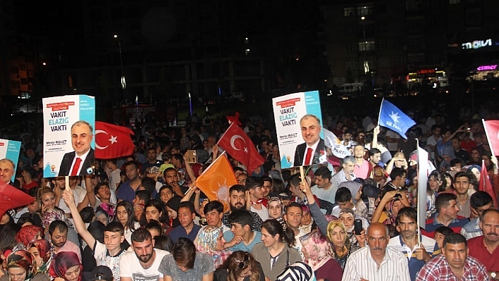Elazığ'da AK Partililer kutlama yaptı 