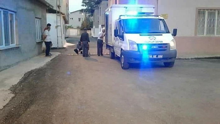 Bisikletle otomobilin çarpıştığı kaza kamerada 