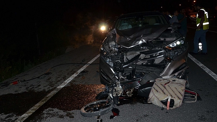 Motosikletle otomobil çarpıştı: 1 ölü 