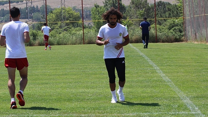 Sadık Çiftpınar yuvada kaldı 