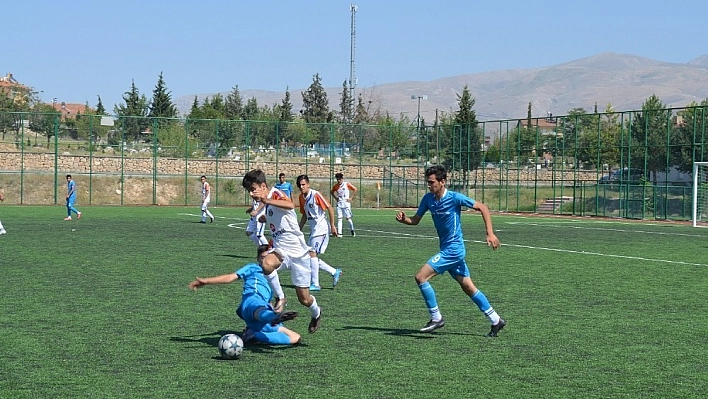 U-17 Futbol Turnuvasında ödüller sahiplerini buldu 
