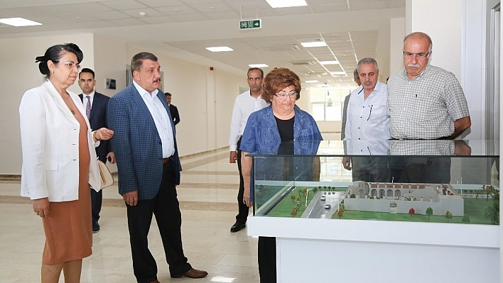 Eski Bakan Akşit'ten Battalgazi Belediyesine ziyaret 