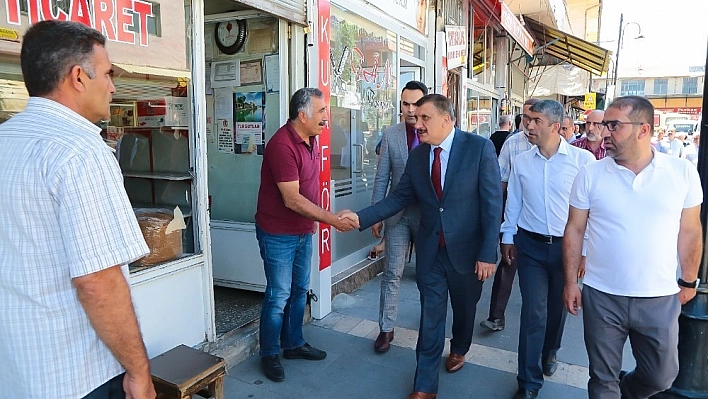 Minibüs durakları çağdaş ve modern bir görünüme kavuşuyor 