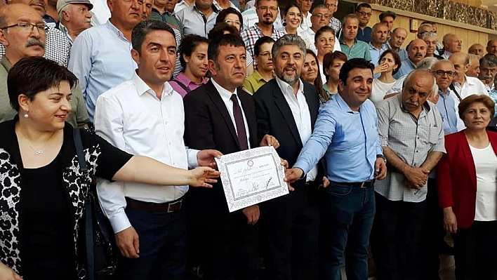 CHP'li Ağbaba mazbatasını aldı 