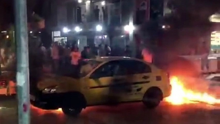 Damlayan benzin ticari taksiyi yaktı 
