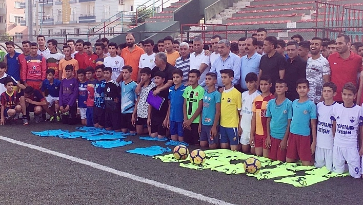 Evkur Yeni Malatyaspor'un Şırnak'taki seçmelerine 250 kişi katıldı 