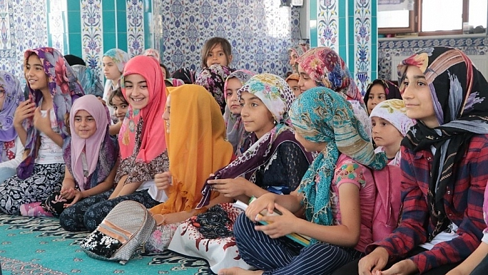 Kur'an öğrenen öğrencilerine hediye 