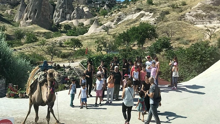 Tuncelili anne ve çocukları Kapadokya'yı gezdi 