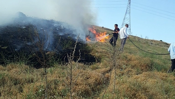 Genç ilçesindeki yangın korkuttu 
