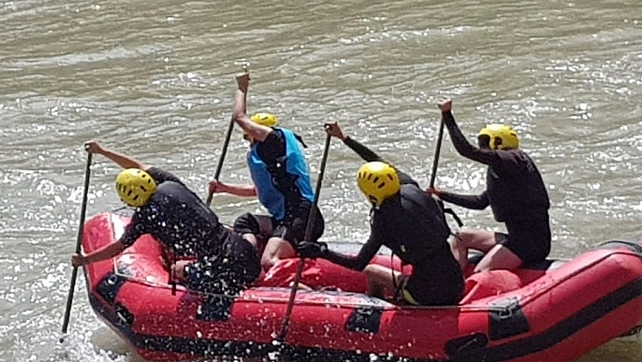 Pertekli  kadın raftingciler milli takımda 