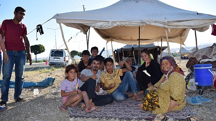 Kayısı hasadında çalışan mevsimlik işçilerin çilesi 