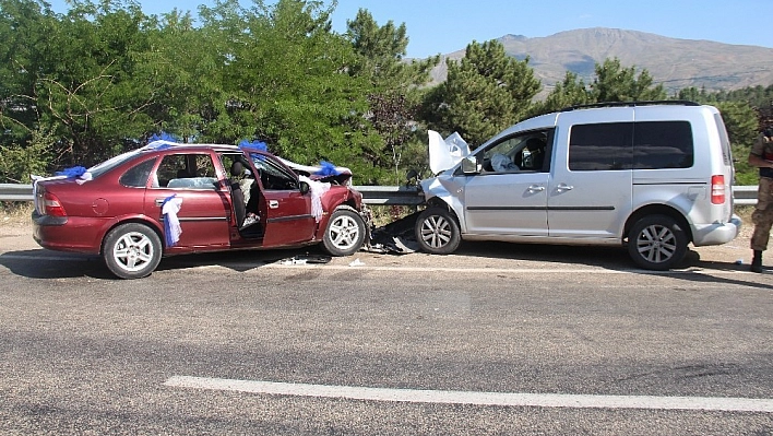 Önce çocuğa daha sonra otomobile çarptı: 3'ü çocuk 6 kişi yaralandı 