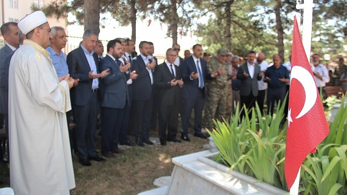 Şehitlikler Ziyaret Edildi