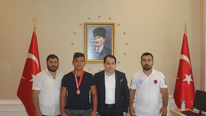 Darendeli güreşçilerin başarısı 