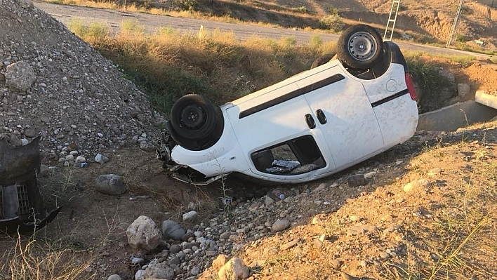 Takla atan otomobilin sürücüsü yaralandı 