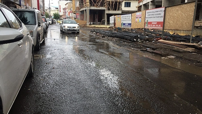 Bingöl'de sıcak hava yerini yağmura bıraktı 