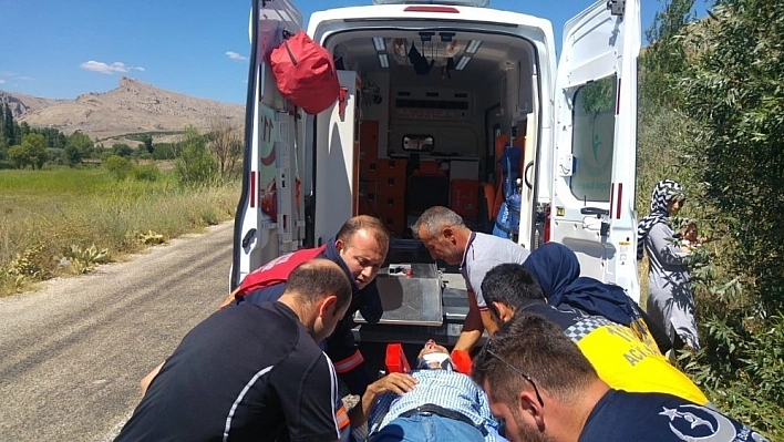 Kazada araçta sıkışan sürücü kurtarıldı 