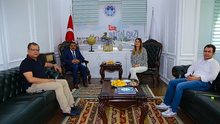 Ünlü gazetecilerden Gürkan'a ziyaret 